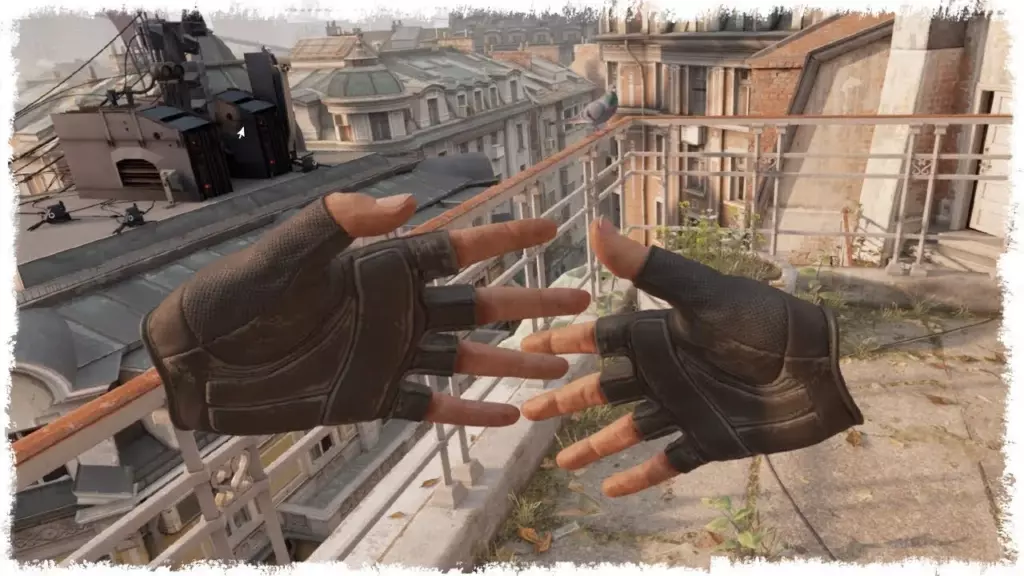 Виртуальные руки в VR-игре на фоне городской сцены.